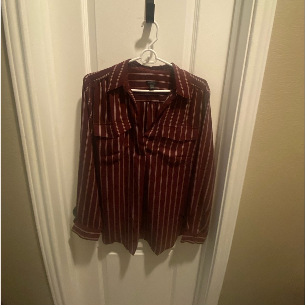 Ann Taylor burgundy blouse. Excellent condition. Size L.